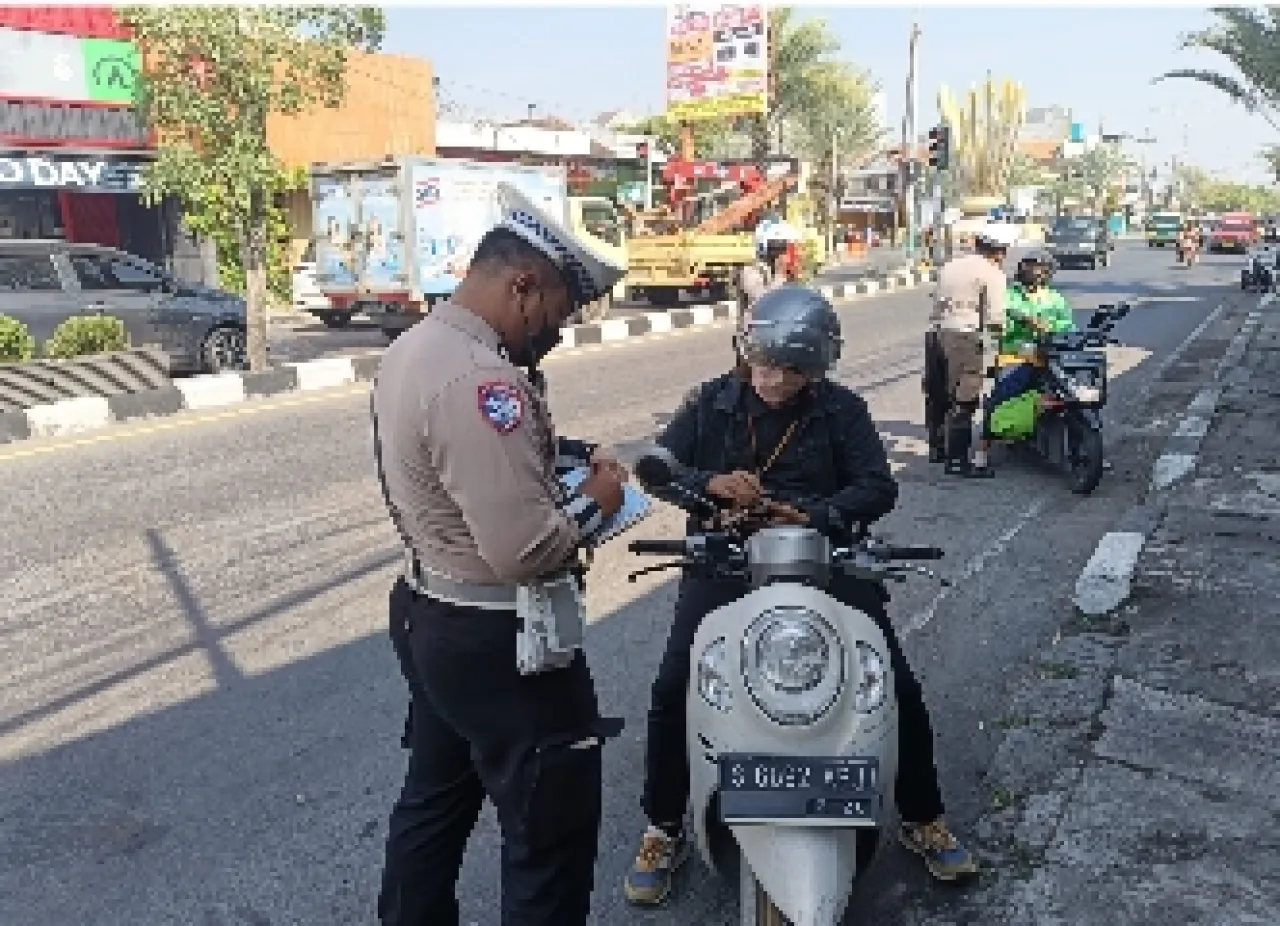 9 Hari, Polres Gresik Tilang 4.378 Pelanggar Lalu Lintas, Didominasi Pengendara Motor Tak Pakai Helm