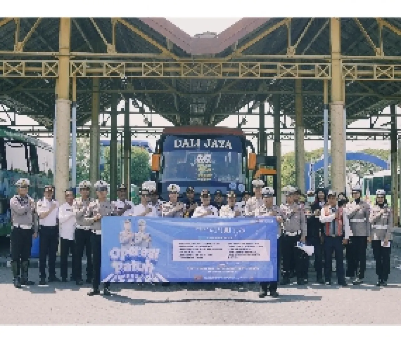 Gelar Rampcheck di Terminal Bunder: Polres Gresik Tilang Dua Bus, Prioritaskan Keselamatan Penumpang