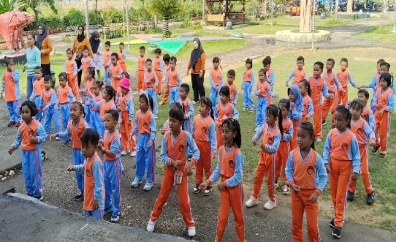 Perluas Wawasan dan Cinta Lingkungan, TK DWP 1 Banyuates Gelar Outing Class di Taman Radhin Maja Desa Jatra Timur