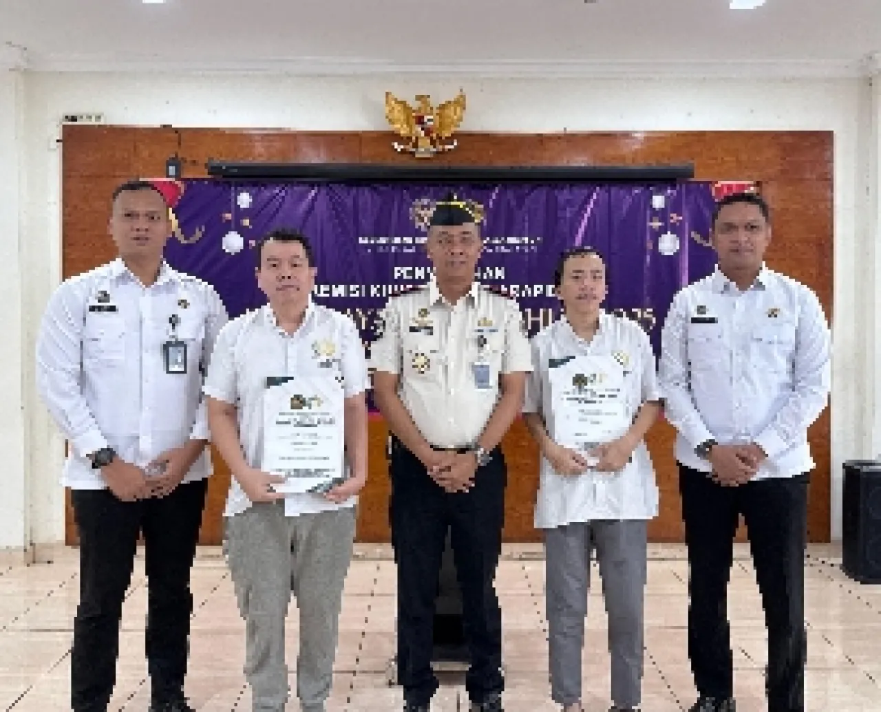 Natalan 2025, Sebanyak 37 Warga Binaan Rutan Kelas I Surabaya Terima Remisi