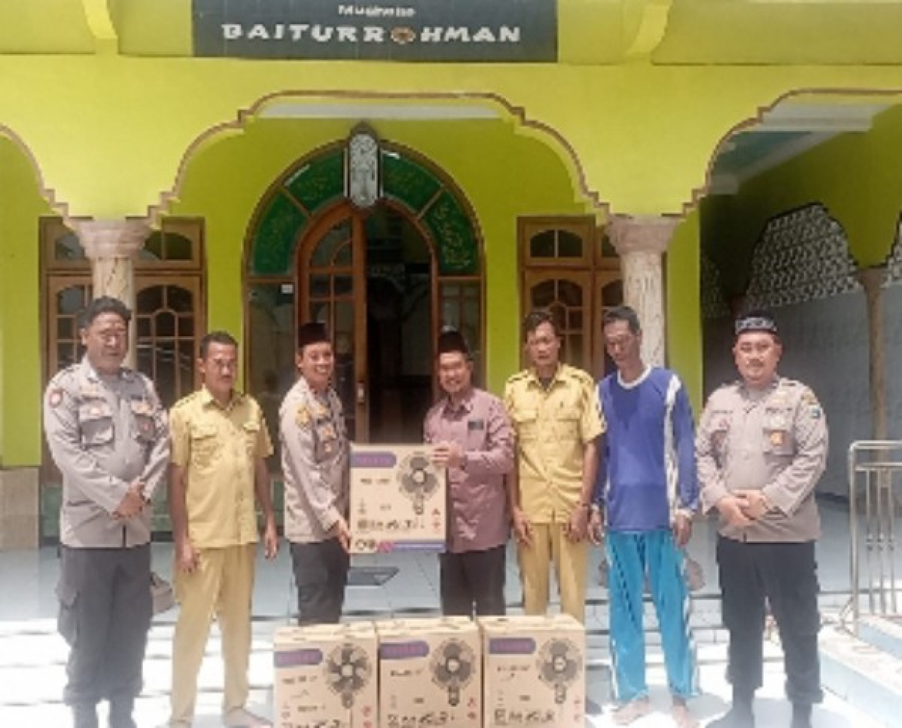 Bantu Masyarakat Jelang Ramadan dan Pererat Silaturahmi, Polsek Cerme Gelar Bhakti Sosial
