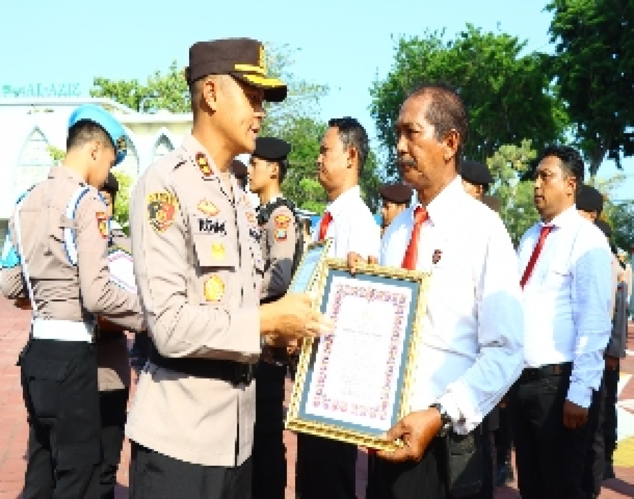 Polres Gresik Apresiasi 34 Personel Berprestasi, Kapolres: Jadikan Motivasi Tingkatkan Kinerja