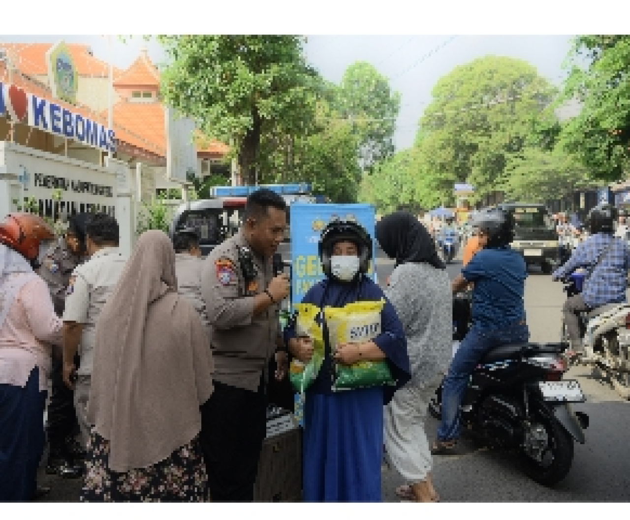 Lewat Gerakan Pangan Murah, Polres Gresik Turun Langsung Bantu Warga Dapatkan Beras Terjangkau