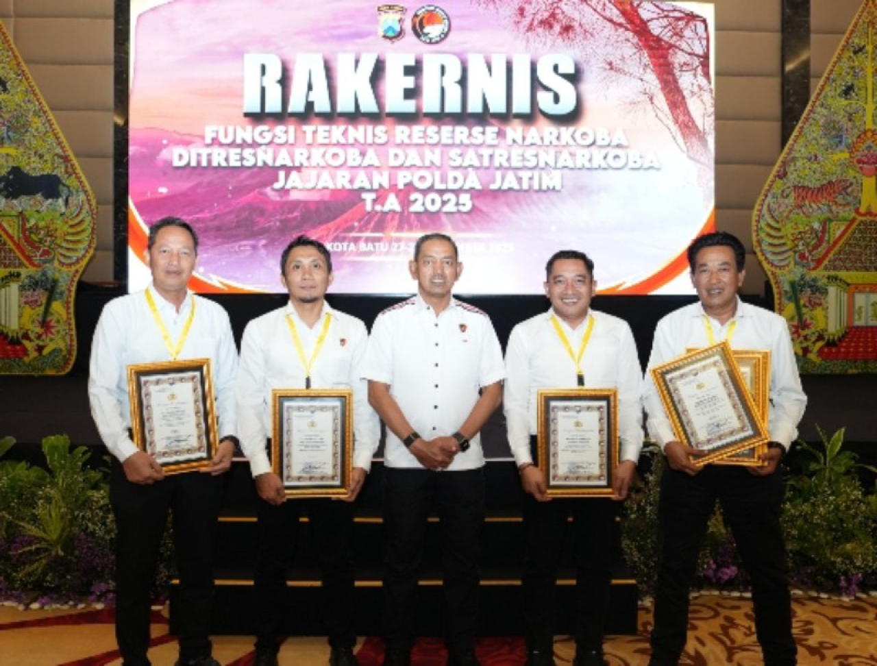 Sat Resnarkoba Polres Gresik Raih Penghargaan Polda Jatim atas Keberhasilan Ungkap Kasus Narkoba