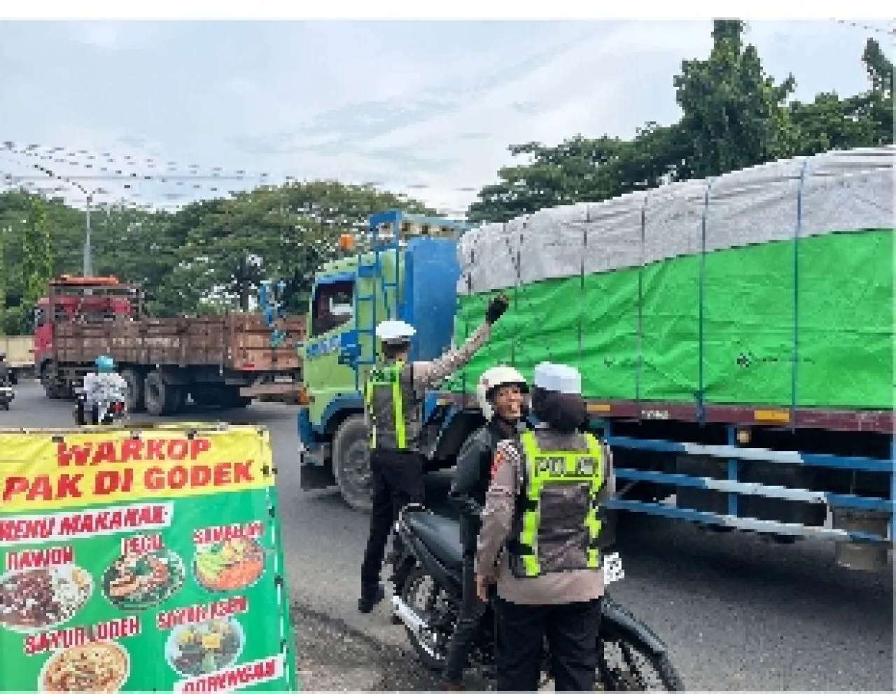 Tekan Pelanggaran Lalu Lintas, Satlantas Polres Gresik Turunkan Personel di Simpang Bunder