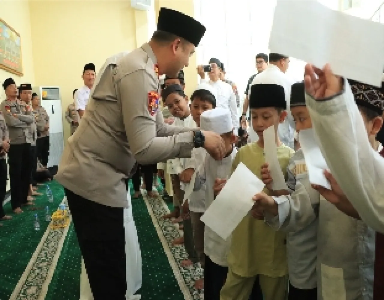 Polres Gresik Gelar Binrohtal dan Santuni Anak Yatim, Peringati Isra Mi'raj 1447 H