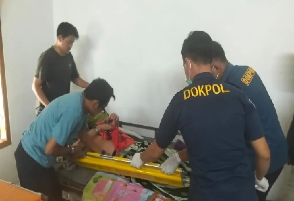 Polres Gresik Buktikan Pelayanan Humanis, Ambulans Gratis Antar Warga Berobat Berkat Laporan "Lapor Cak Rama"