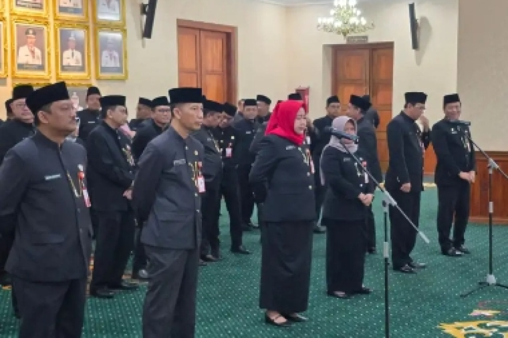 ‎Jelang Bulan Puasa, Gubernur Jawa Timur Merombak 7 Pejabat Eselon II, Ini Daftarnya