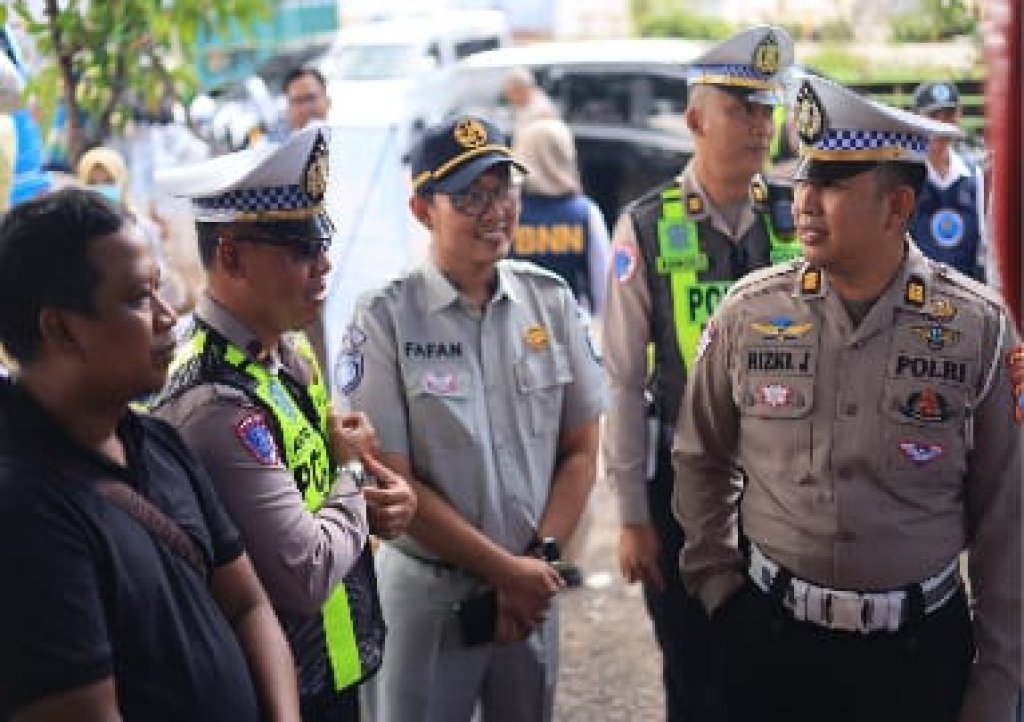 Polres Gresik dan Polda Jawa Timur Gelar Rampcheck Bus Pariwisata, Pastikan Keselamatan Wisatawan