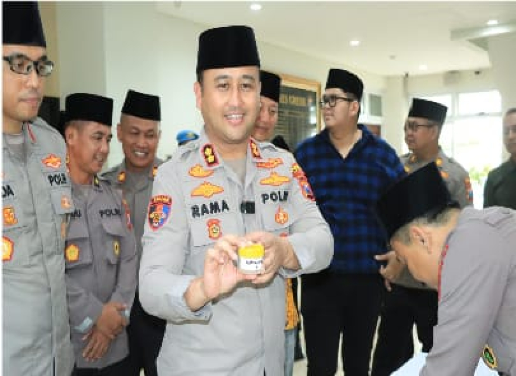 Kapolres Gresik Pimpin Tes Urine PJU, Seluruh Pejabat Utama Polres Gresik Negatif Narkoba