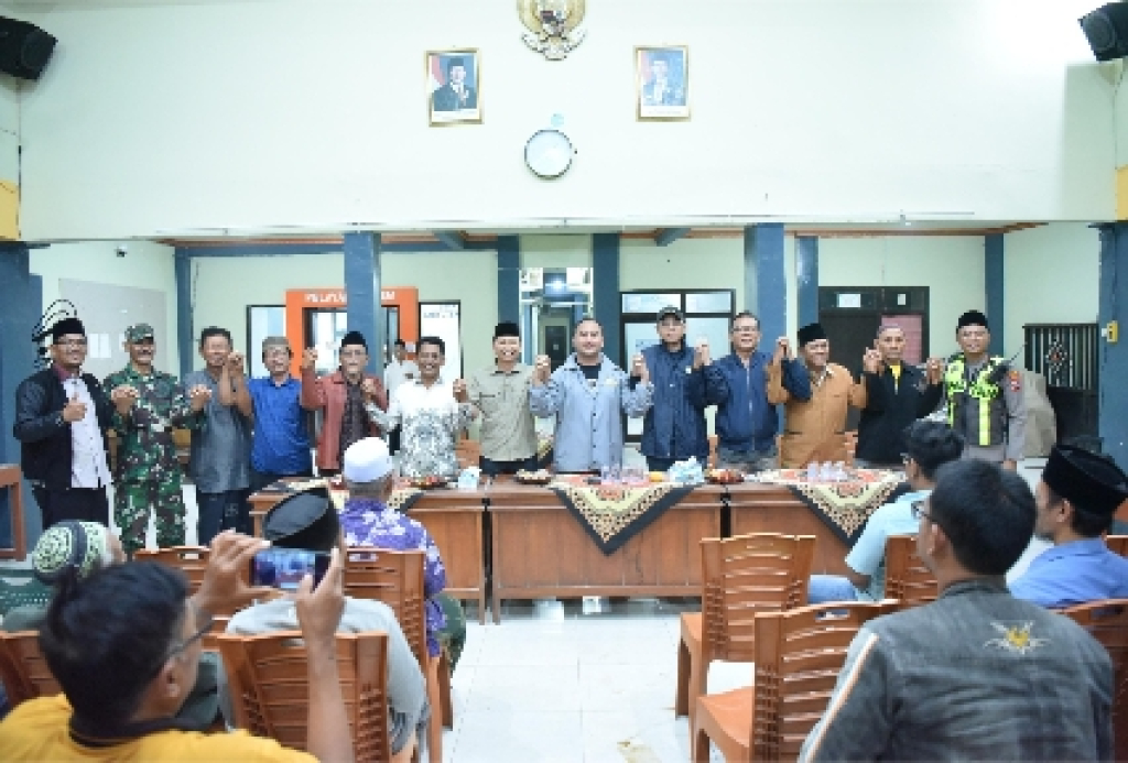 Kapolres Gresik Mediasi Warga Campurejo dan Banyutengah: Sepakat Berdamai dan Akhiri Perselisihan 