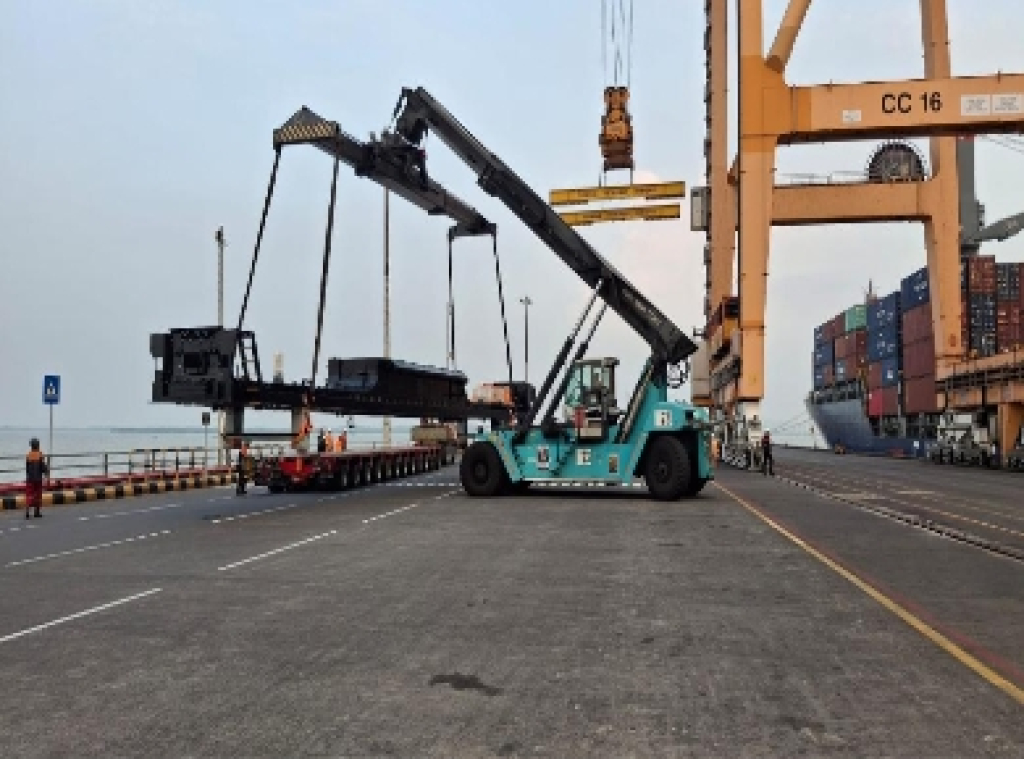 TPS Kembali Dipercaya Tangani Pengiriman Locomotive Platform Produksi PT INKA ke Australia