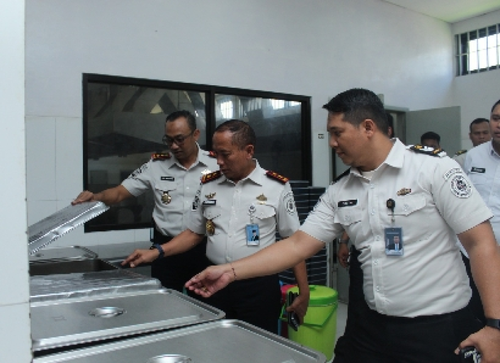 Kakanwil Ditjenpas Jatim Tinjau Pelayanan dan Keamanan Rutan Surabaya