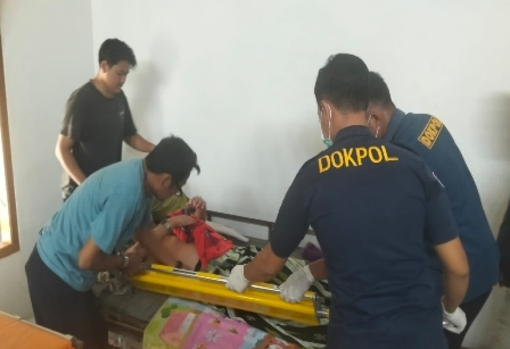 Polres Gresik Buktikan Pelayanan Humanis, Ambulans Gratis Antar Warga Berobat Berkat Laporan "Lapor Cak Rama"