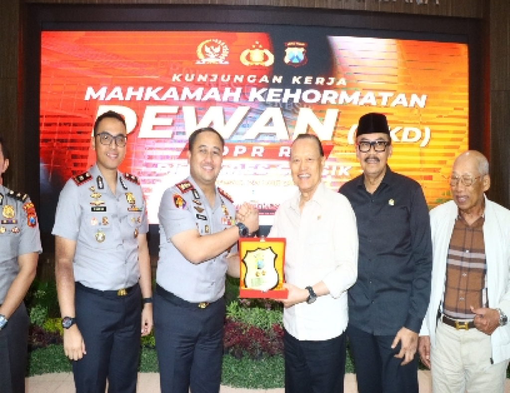 MKD DPR RI Kunjungi Polres Gresik, Sosialisasikan Hak Imunitas Anggota DPR serta Pengawasan TNKB Khusus