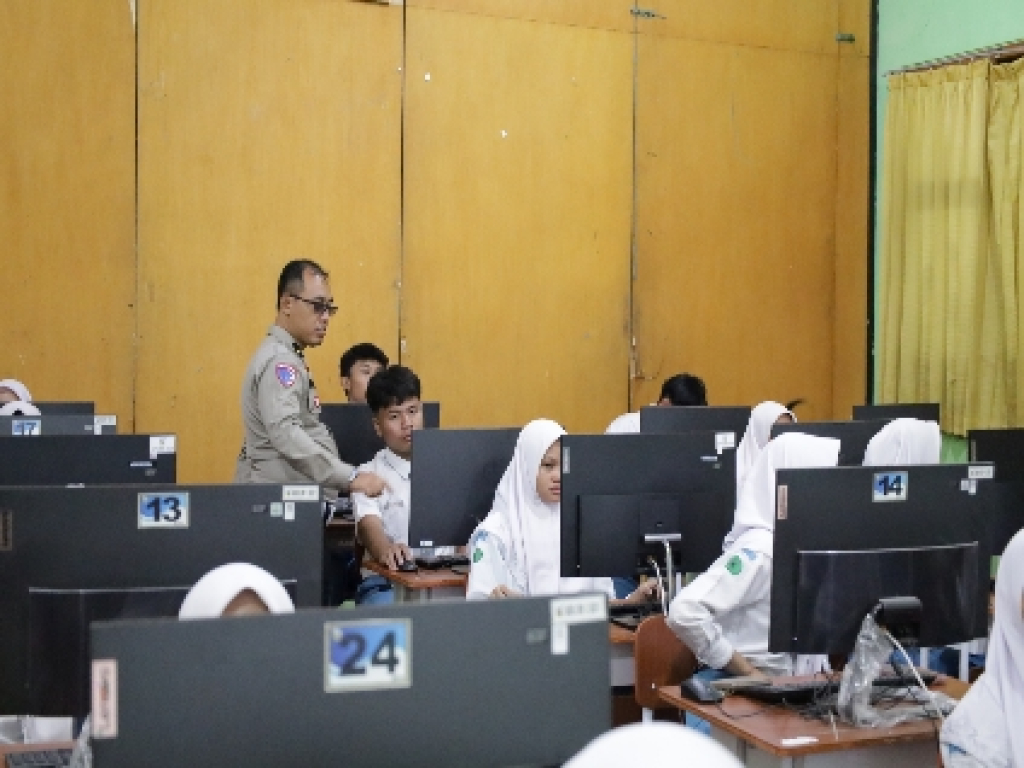 Polres Gresik Bekali Pelajar SMAN 1 Gresik Literasi AI, Cegah Penyalahgunaan Teknologi Digital