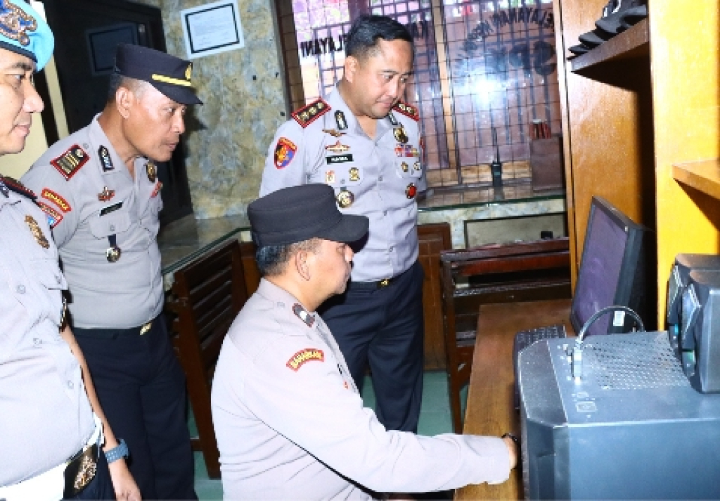 Kapolres Gresik Perketat Pengawasan Pelayanan Publik, Tegaskan Tak Ada Ruang bagi Pelanggaran Anggota