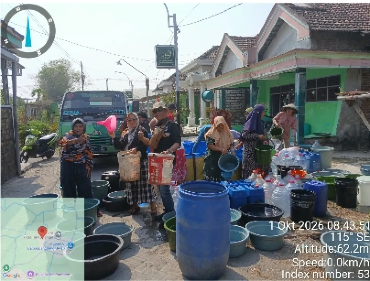 Bantu Warga Hadapi Kemarau Panjang, LSM GMBI Gresik Salurkan Dua Tangki Air Bersih