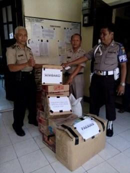 Polsek Simokerto Peduli Korban Bencana Alam Garut