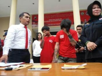 Ngeri, Suami Istri Kompak Mencuri.