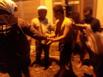 Pencuri Melon Gas, Babak Belur di Hajar Warga
