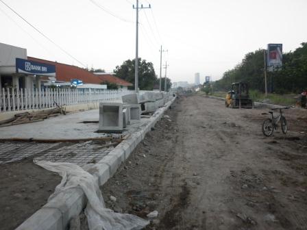 Elevasi Saluran dan Jalan Baru, Hasilkan Struktur Amburadul