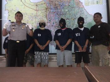 Usai Keroyok Pedagang Mie, 4 Pemuda Pesta Sabu Saat di Grebek Aparat