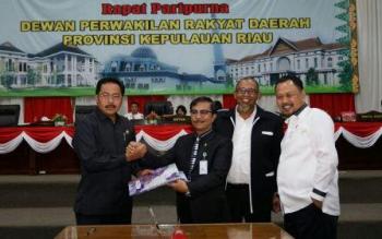 DPRD Kepri akhirnya mengesahkan Anggaran Pendapatan Belanja Daerah (APBD) tahun 2017