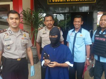 Jengkel Karena di Tilang, HT Petugas di Embat