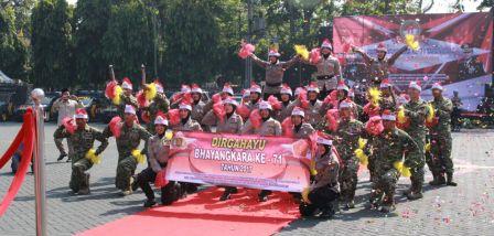 Tarian Maumere Warnai Hut Bhayangkara  ke-71. di Pasuruan