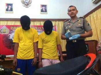 Pulang Pesta Miras, Dua Sekawan Ini Malah Nyuri Hp Di Warung Penyetan.