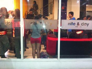 Satpol PP Bersama Jajaran Samping Segel Hotel Metro dan Nite & Day.