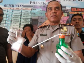 Yusuf (40) warga Kedurus Kemlaten Surabaya, Ditangkap Aparat di Depan Gang Rumahnya.