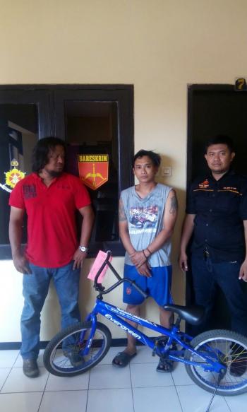 Sepeda Angin Temannya di Bawa Kabur, Andy di Tangkap Satpam