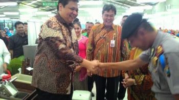 Kapolsek Sukorejo Sambut Menteri Perdagangan di PT HM Sampoerna