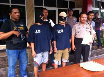Dua Penjudi Sutil(uang koin) di Grebek Aparat.