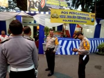    Kapolres Bondowoso Tinjau Kesiapan Anggota di Sejumlah Pospam Natal Dan Tahun Baru.