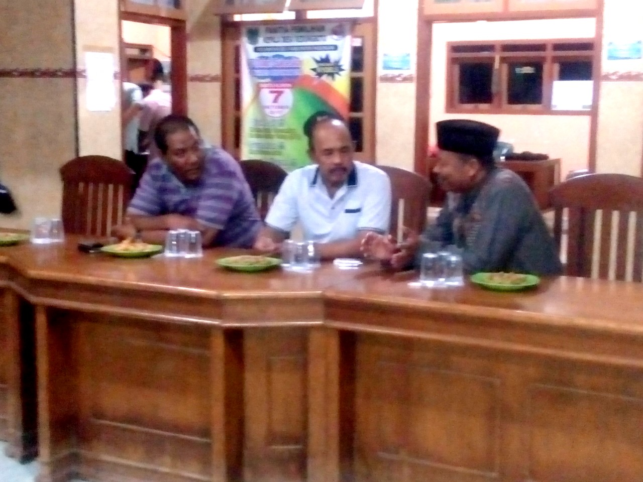 Jelang Pilkades, Kapolsek dan Camat Beji Beri Arahan Panitia Pemilihan.