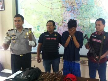 Bekas Bangunan Giant di jln Mayjen Sungkono di Obok-Obok, Agung di Tangkap Polisi.