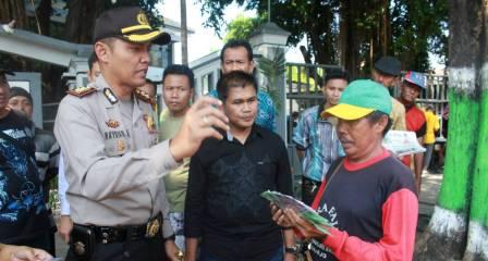 Tak Ingin Kecolongan Uang Palsu Beredar, Kapolres Pasuruan Cek Jasa Penukaran Uang.