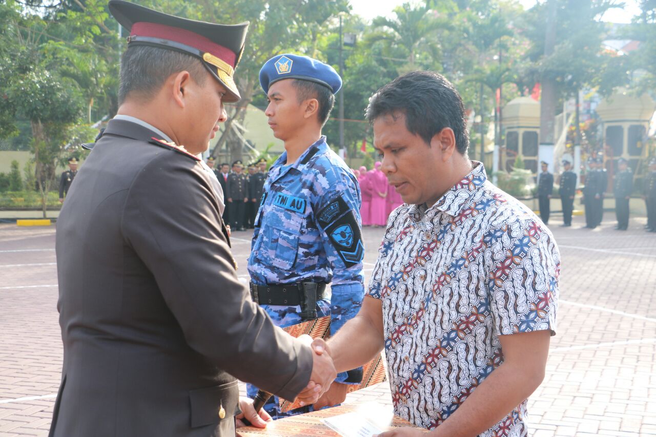 Kapolres Malang Beri Penghargaan Pada TNI Polri dan Warga Berprestasi.