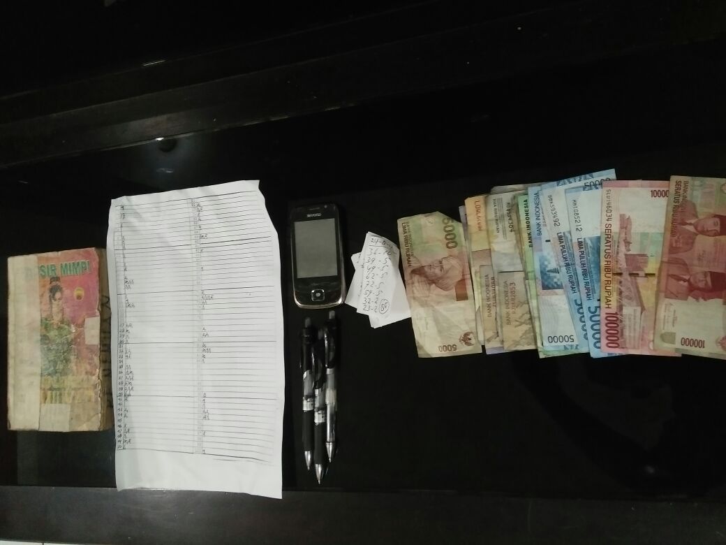 Polsek Pakis Malang Tangkap Pengecer Togel.