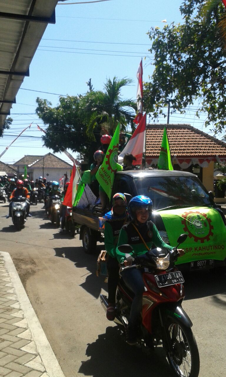 Ratusan Buruh PT. Shun Hyung Luruk Disnaker Pasuruan.
