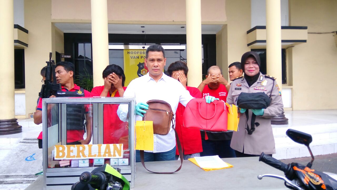 Dua Penjambret dan Penadah nya Di Tangkap Tim Anti Bandit.