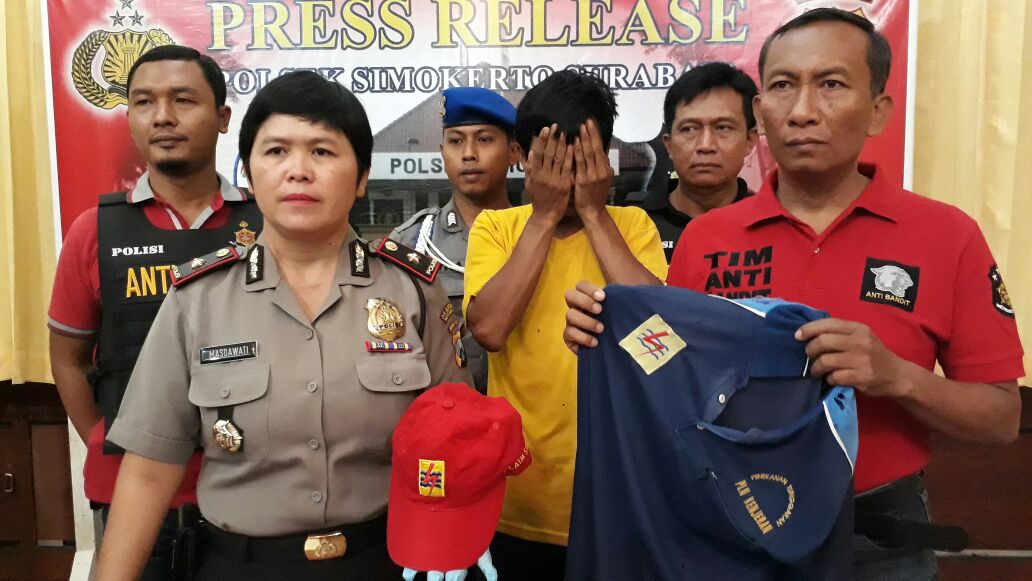 Penipu Berbekal Seragam dan Topi PLN, di Bekuk Polisi.