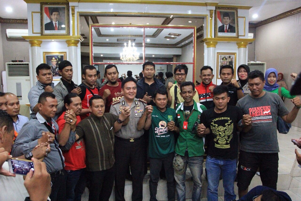 Polisi Mediasi Perdamaian Bonek dan PSHT.