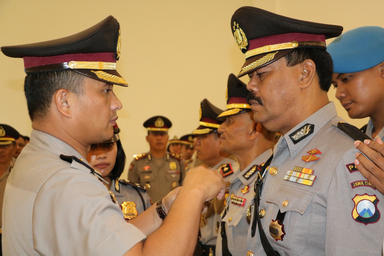 Kapolres Malang Serah Terima kan 3 Jabatan Kapolsek.