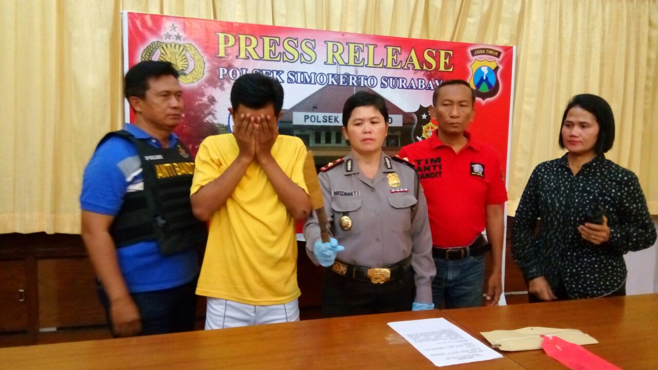 Dikecrek Gara-Gara Bawa Sajam Masuk Cafe.
