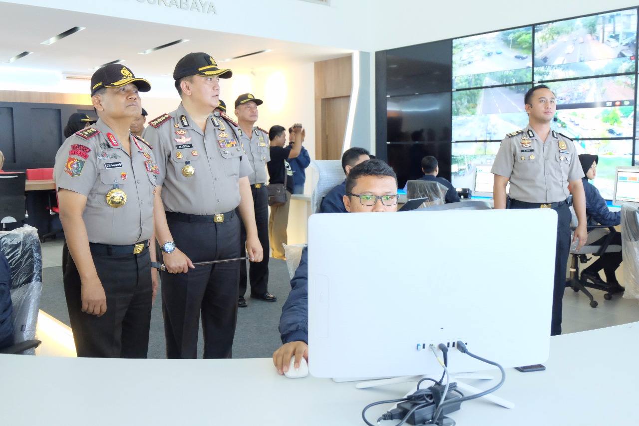 Kalemdiklat Polri dan Mabes TNI Kunjungi Commant Center Polrestabes Surabaya