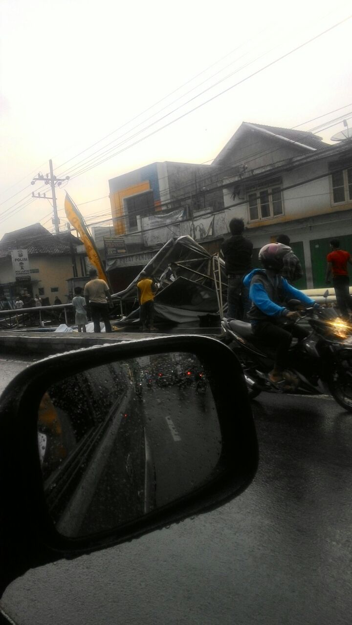 Reklame Jatim Park Purwosari Tumbang